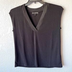 Banana Republic size small black v-neck front pleat top